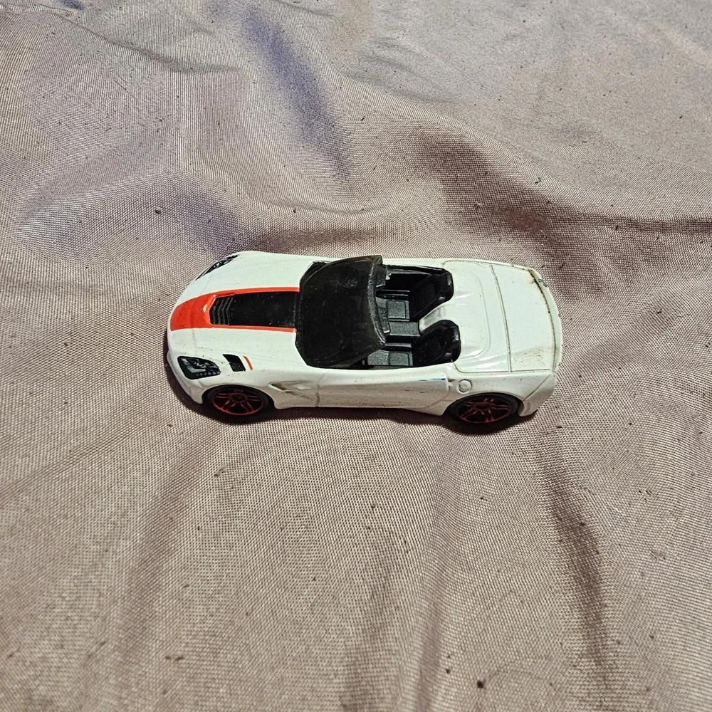 Hot Wheels 2014 Corvette Stingray White Orange Stripe Diecast Car Mattel 2013